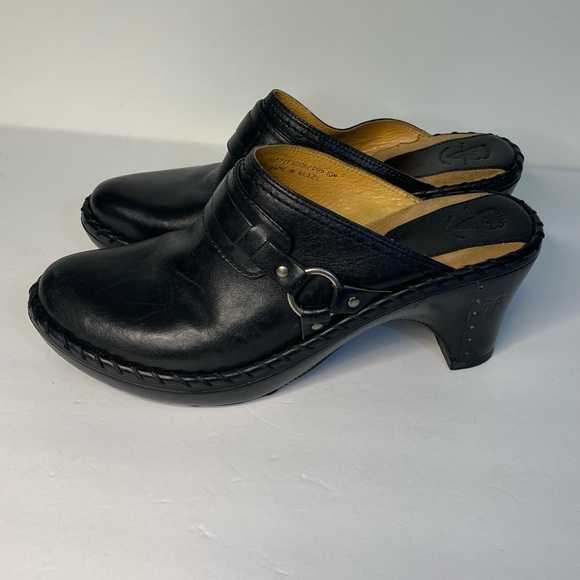 Frye Shoes - 🎉💥HP💥🎉FRYE LEATHER MULES Size 10